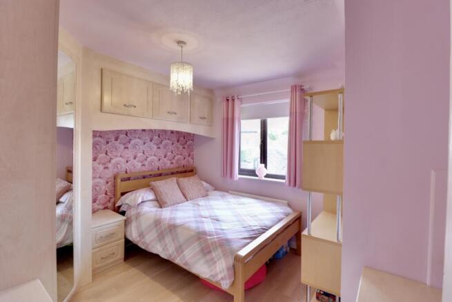 4 bed Detached for sale Image 9