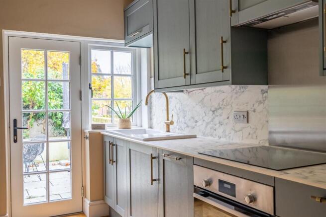 Cobble Court (3) kitchen 2.jpg