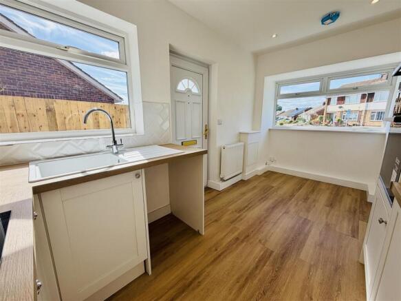 2 bed Semi-Detached Bungalow for sale Image 5