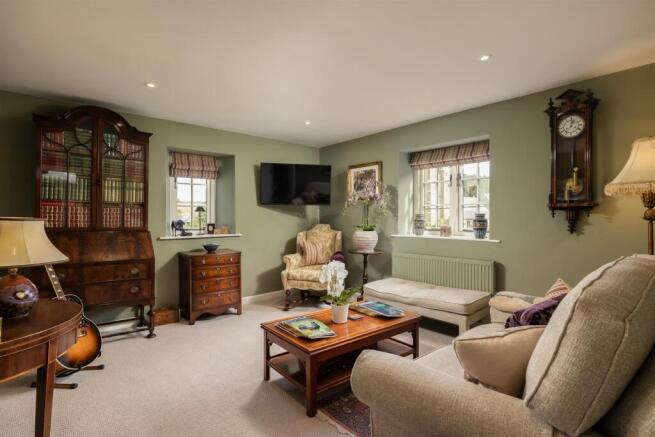 4 bed House for sale Image 10