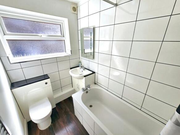 2 bed Flat for sale Image 8