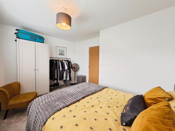 3 bed Semi-Detached for sale Image 12