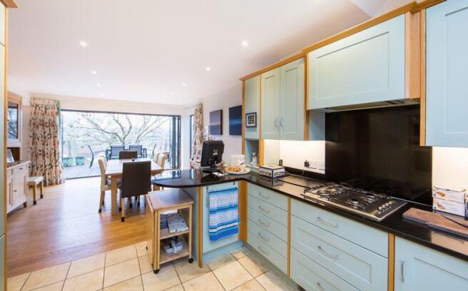 Kitchen/Dining...