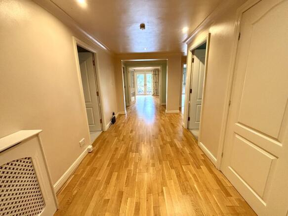 3 bed Apartment for sale Image 5