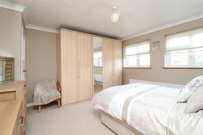 bedroom 1.JPG