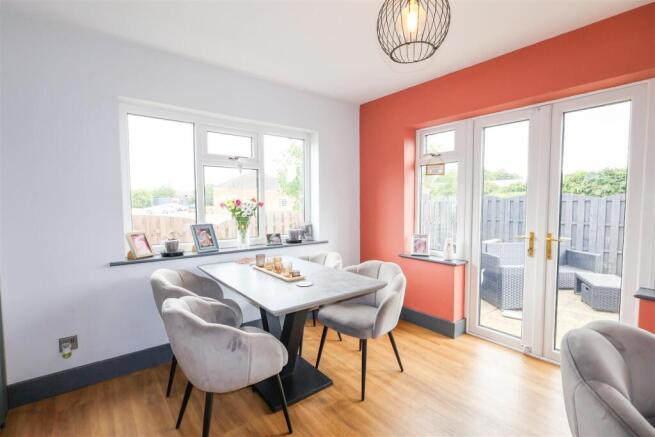 5 bed Detached for sale Image 7