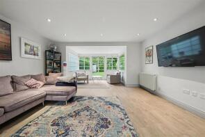 28, Vivian Way, East Finchley, London N2 0AE