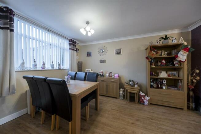 Lounge/Dining Room