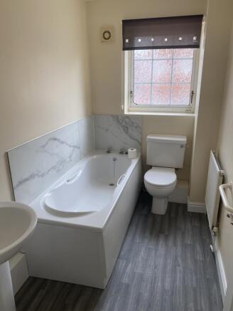 2 bed Town House to rent Image 8