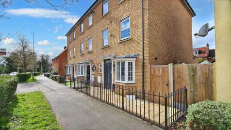 Roding Drive, Little Canfield, Dunmow, CM6 1FE