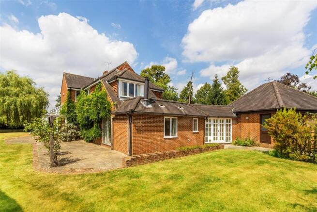 house. estate agency Dunsfold The Chestnuts