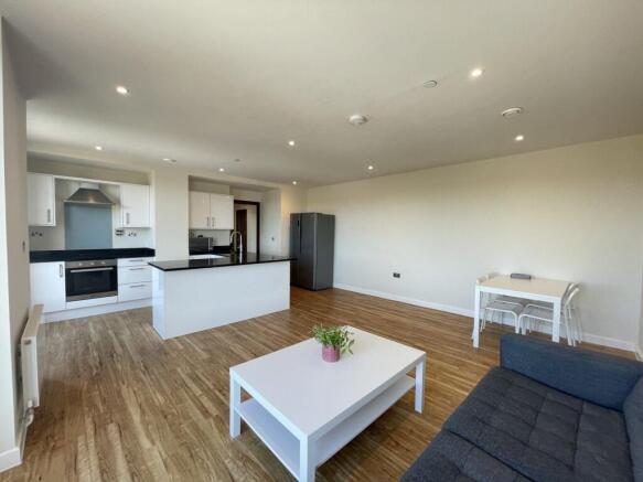 2 bed Apartment to rent Image 6