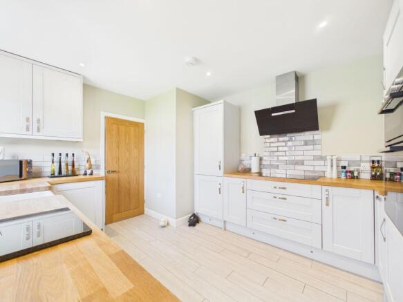 3 bed Semi-Detached for sale Image 8