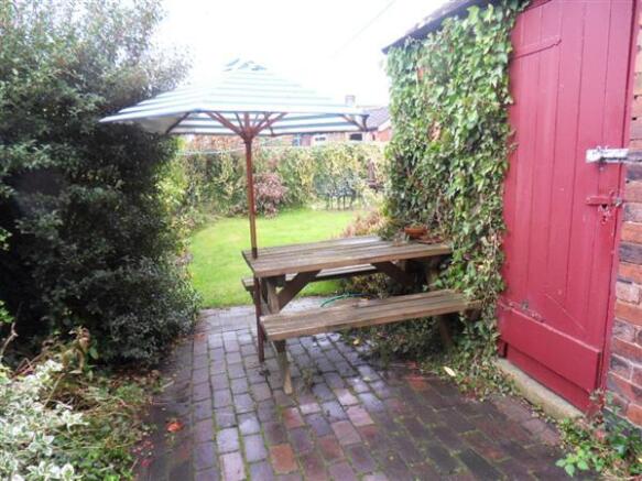 Side Garden/Patio