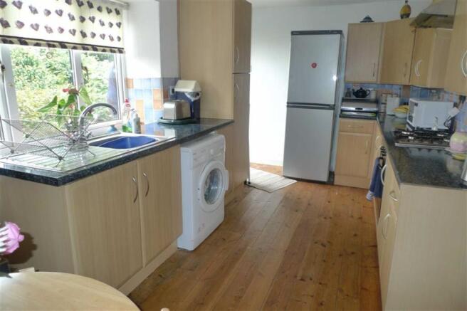 KITCHEN/DINING ROOM