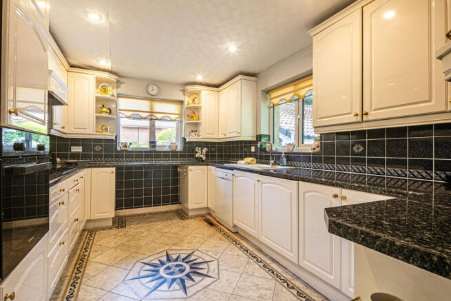 3 bed Bungalow for sale Image 6