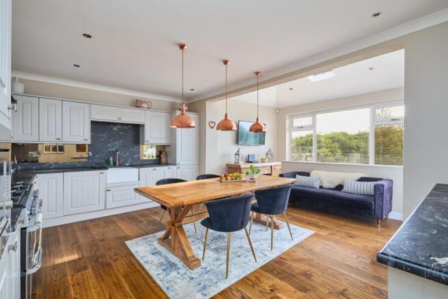 4 bed Detached for sale Image 4