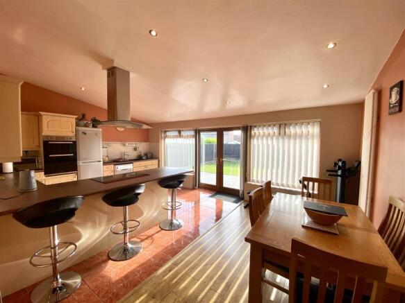 KITCHEN/DINER