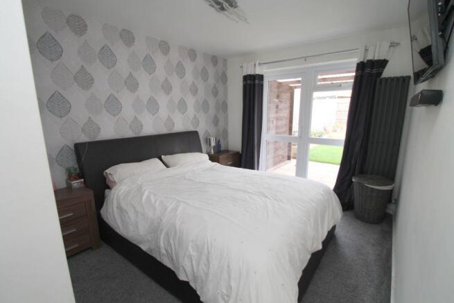bed1.jpg