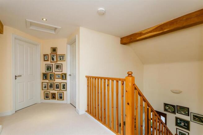 8305879-interior14.JPG