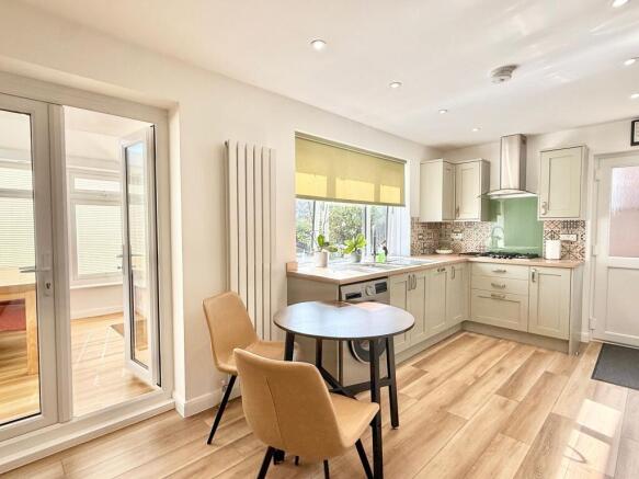 KITCHEN/BREAKFAST ROOM