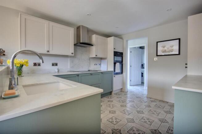 4 bed Detached for sale Image 6