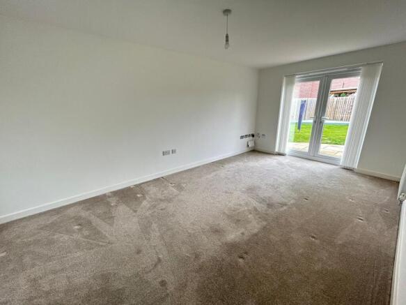 3 bed Detached to rent Image 3