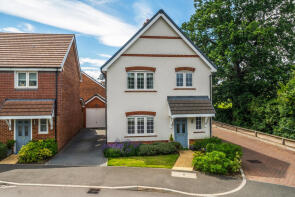 2, Carpenters Way, Badshot Lea, Farnham GU9 9FT