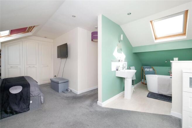 4 bed Semi-Detached for sale Image 10