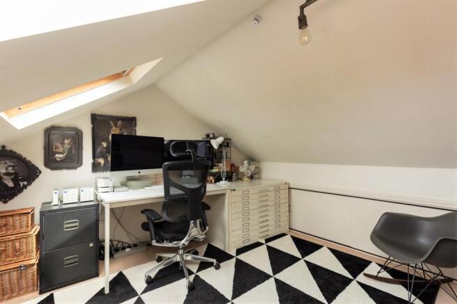 ESTABLISHED LOFT ROOM