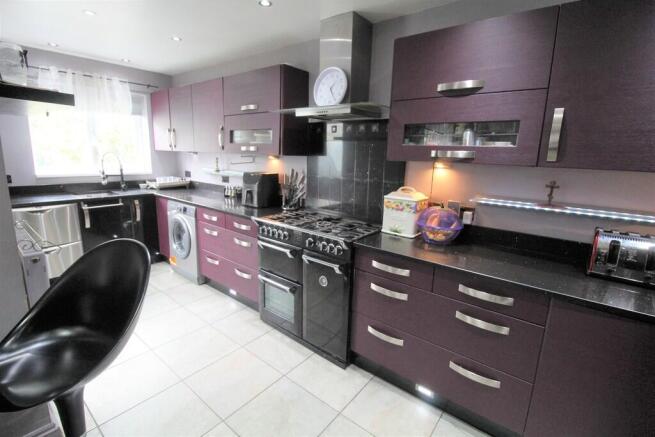 6 bed Detached for sale Image 6