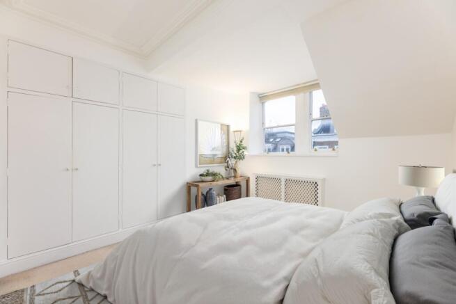 Roland Gardens F5...