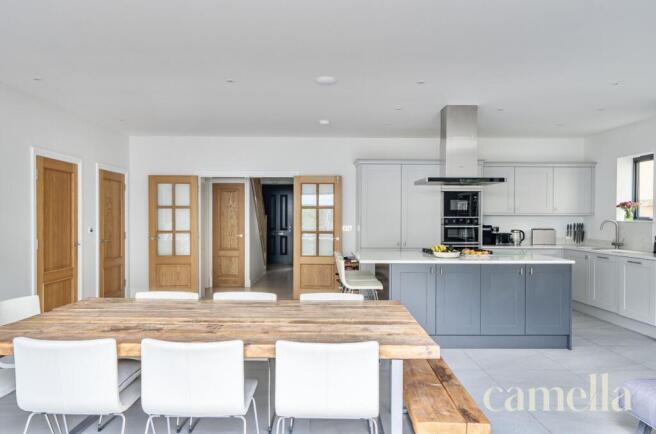 KITCHEN/DINING ROOM