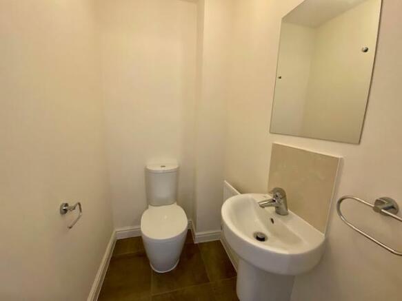 downstairs wc.jpg