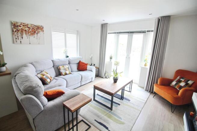 2 bed Flat for sale Image 5