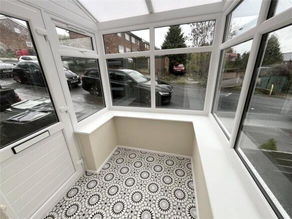 2 bed Terraced to rent Image 5