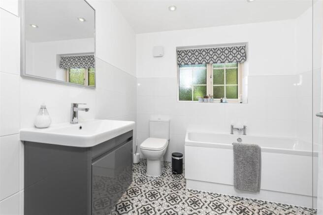 4 bed Detached for sale Image 10