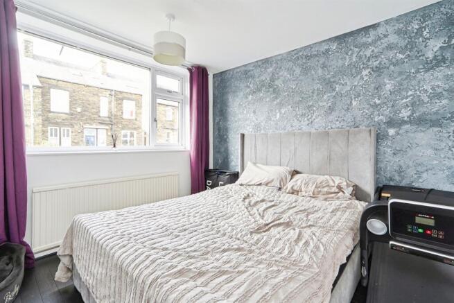 3 bed Semi-Detached for sale Image 11