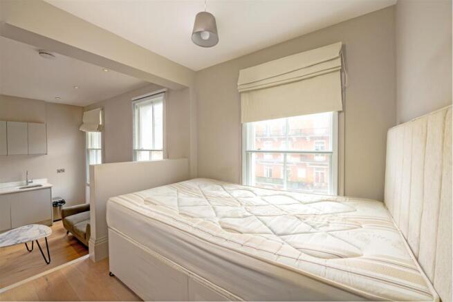 81G Warwick Rd Bed.jpg