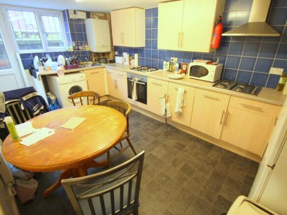 8 bed Terraced to rent Image 10
