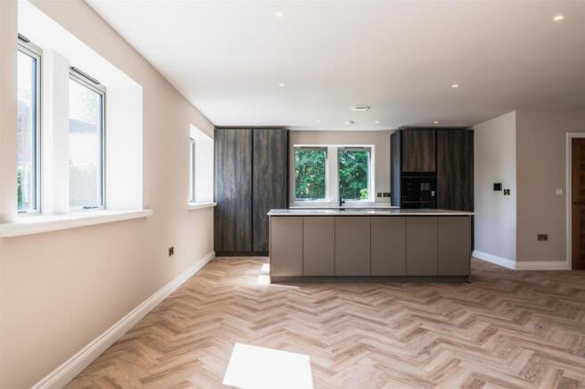 2 bed Apartment for sale Image 5