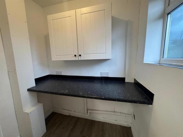 2 bed Terraced to rent Image 4