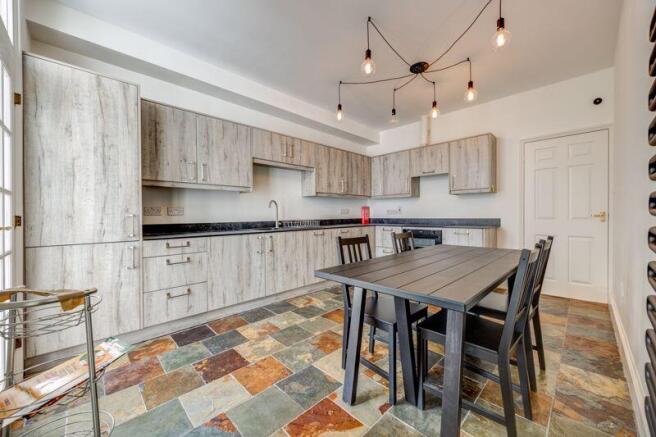 Fitted kitchen
