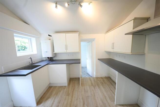 4 bed Semi-Detached for sale Image 11