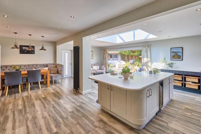 4 bed Detached Bungalow for sale Image 5