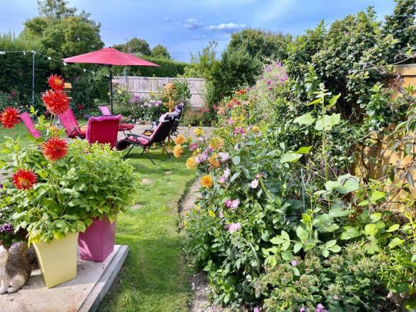 GARDEN SIDE VIEW.jpg