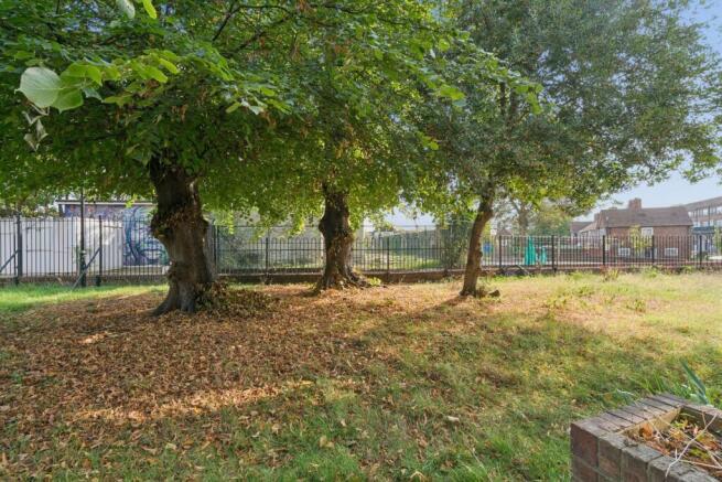 Worsopp Drive, Clapham Common, London, SW4 9QU photo 4