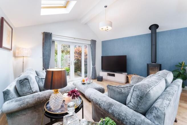 4 bed Semi-Detached for sale Image 6