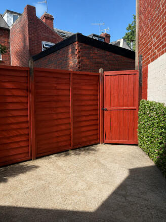 3 bed End of Terrace to rent Image 9