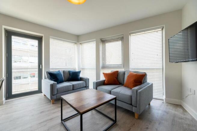 1FSF8 - Living Area